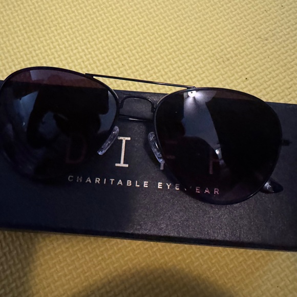 Diff Sunglasses - Picture 2 of 3